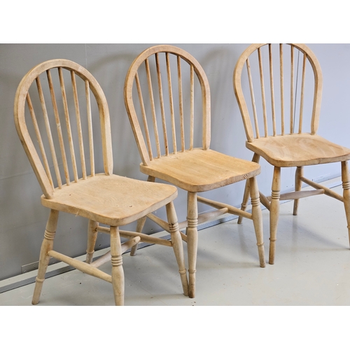 1085 - 6 Assorted Beech Chairs