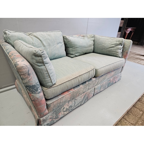 1092 - 2 Seater Settee