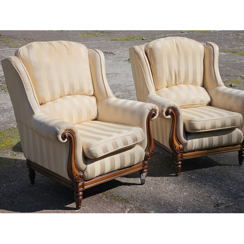 1124 - 2 Seater Settee & 2 Armchairs