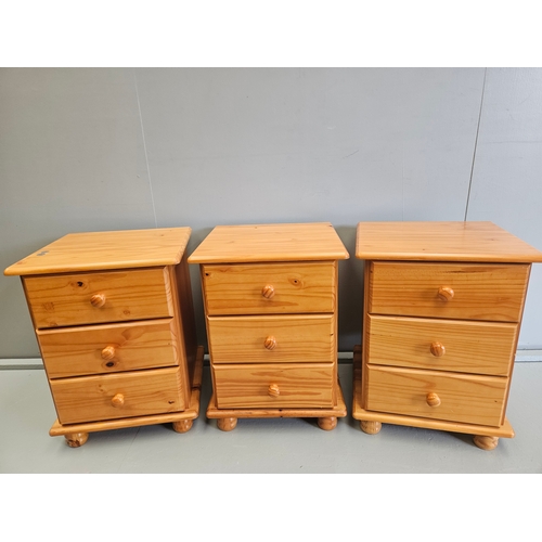 1129 - Pine Dressing Table H79cm L142cm W47cm & 3 Bedside Cabinets