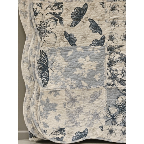 40 - Blue & White Reversible Floral Quilt 254cm x 264cm