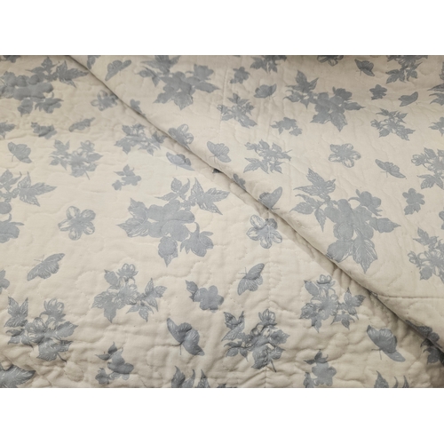 40 - Blue & White Reversible Floral Quilt 254cm x 264cm