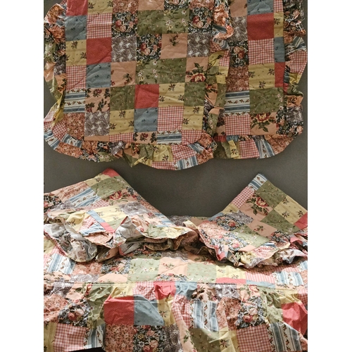 42 - Floral Patterned Bedspread, Matching Pillowcases, Material Etc