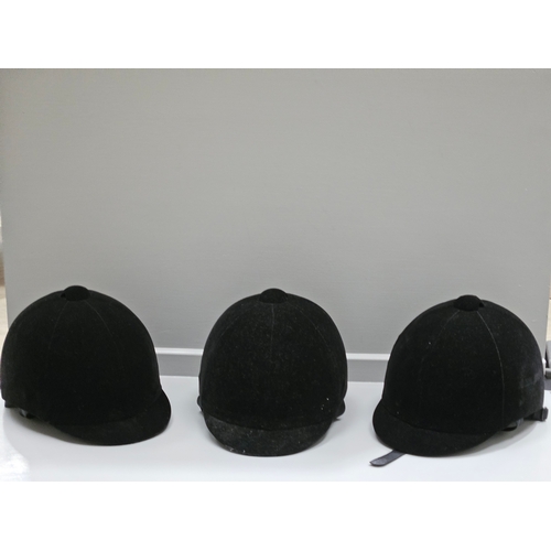 60 - 5 High Quality Equestrian Helmets (Sizes 58, 59 & 60) With Protective Covers & A Quantity Of Chin St... 