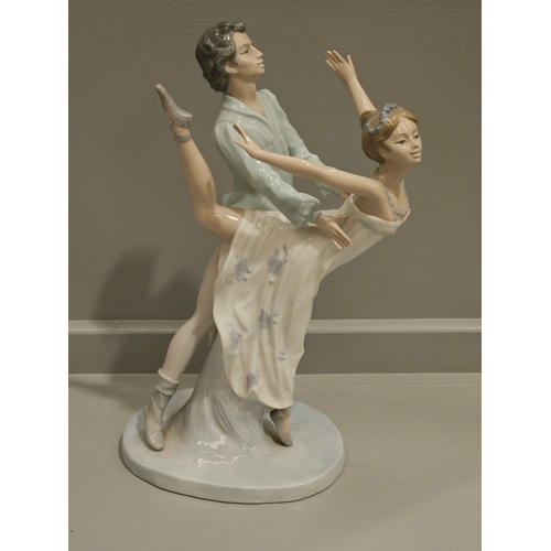 197 - NAO Ballet Dancers Figurine H32cm