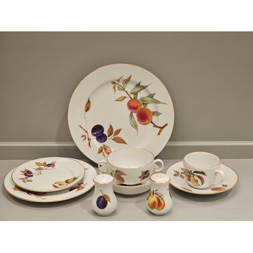 211 - Royal Worcester Evesham 6 Person Setting Dinner & Teaware