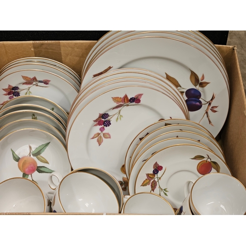 211 - Royal Worcester Evesham 6 Person Setting Dinner & Teaware