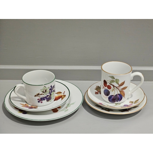 216 - 42 Pcs Royal Worcester Evesham Teaware