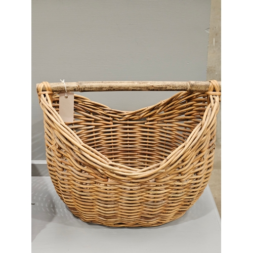 251 - Picnic Basket & Wicker Basket