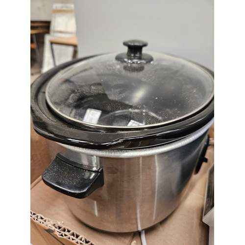 252 - Electric Slow Cooker & Morphy Richards Electric Steamer