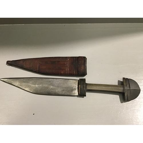 300 - Eastern Dagger With Sleeve