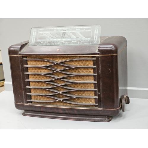 310 - Vintage Philips Bakelite Radio