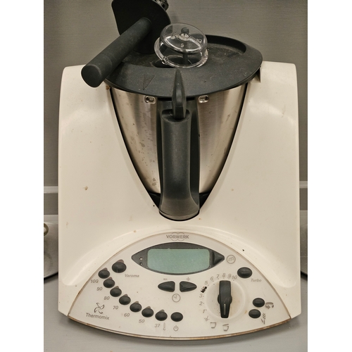 362 - Vorwerk Thermomix & 2 Speakers