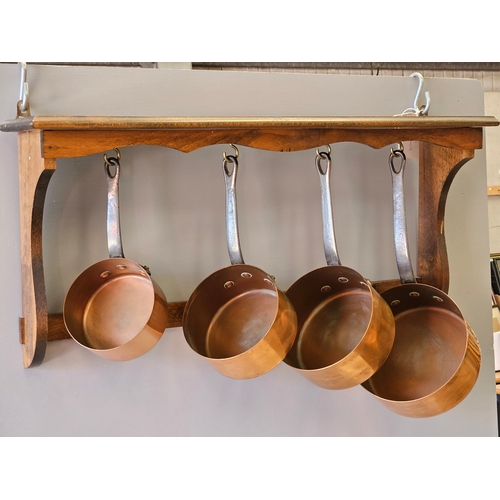 400 - A Set Of 4 Copper Pans On Mahogany Display Rack