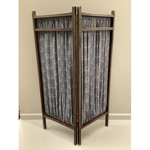 423 - Small Mahogany Screen H75cm