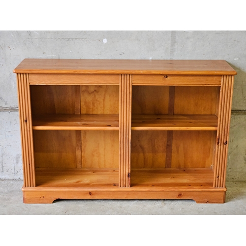 674 - Pine Bookshelf H80cm W120cm D30cm