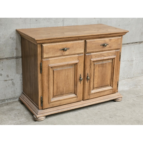 817 - Reproduction Oak Small Sideboard H78cm W100cm D48cm