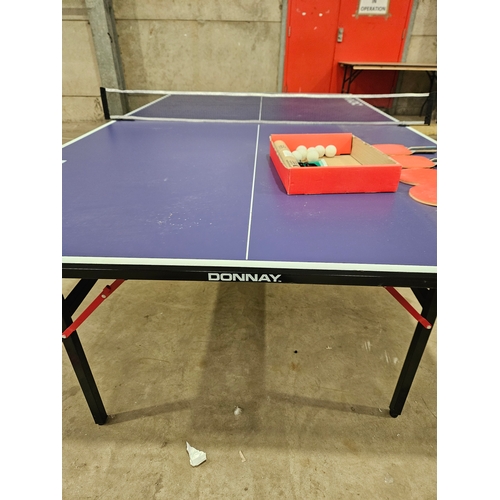 846 - Donnay Table Tennis Table, Ping Pong Balls, Bats, Net Etc