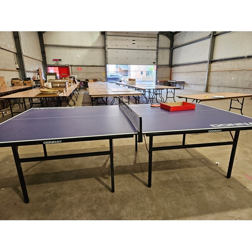 846 - Donnay Table Tennis Table, Ping Pong Balls, Bats, Net Etc