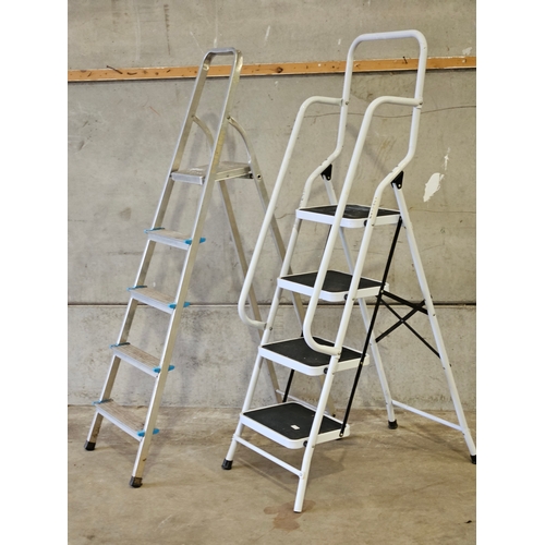 895 - Aluminium Step Ladders & Metal Step Ladders