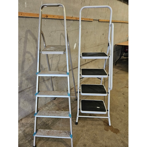 895 - Aluminium Step Ladders & Metal Step Ladders