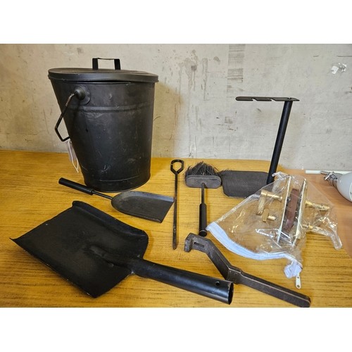 906A - Coal Pail With Accessories Etc