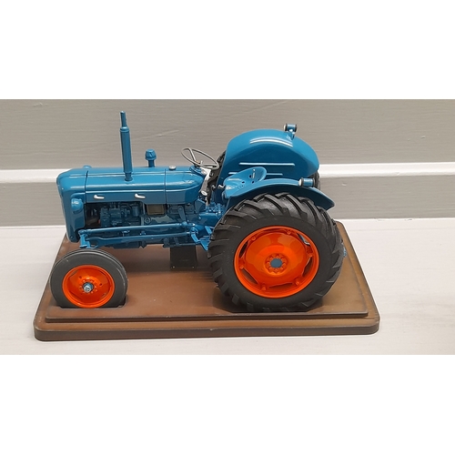 25 - Model 1958 Fordson Dexta No 259 Scale 1:16 In Display Case With Box