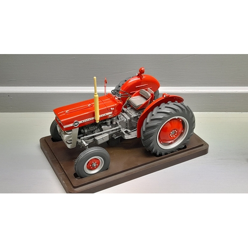 28 - Model Massey Ferguson 135 Scale 1:16 In Display Case