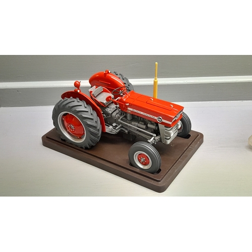 28 - Model Massey Ferguson 135 Scale 1:16 In Display Case