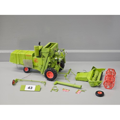 43 - Model Class Matador Gigant Combine Scale 1:32 (Damaged) With Original Box