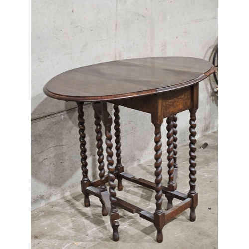 762 - Oak Barley Twist Oval Gateleg Table H71cm L90cm W62cm