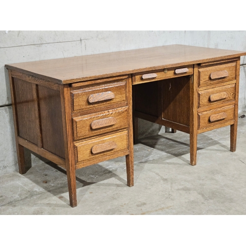 764 - Oak Kneehole Writing Desk H76cm W153cm D75cm