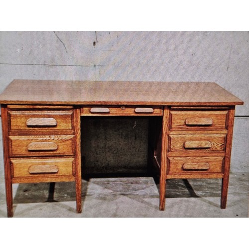 764 - Oak Kneehole Writing Desk H76cm W153cm D75cm