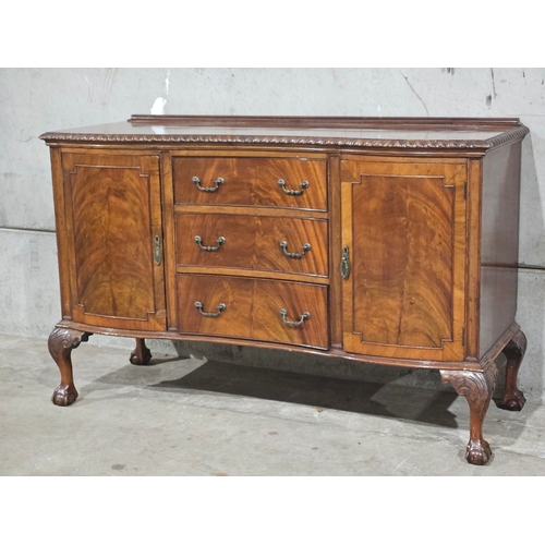 780 - Victorian Mahogany Sideboard With Ball & Claw Feet H96cm W153cm D58cm