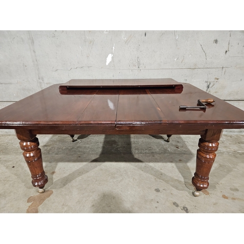 806 - Victorian Mahogany Extending Dining Table With Leaf & Handle H72cm L196cm W122cm