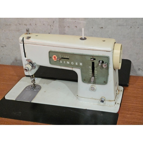 872 - Singer Sewing Machine In Table