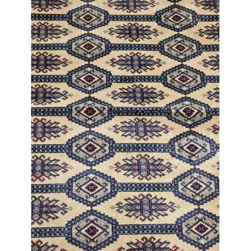 981 - Chambord Blue/Beige Patterned Wool Rug 240cm x 340cm