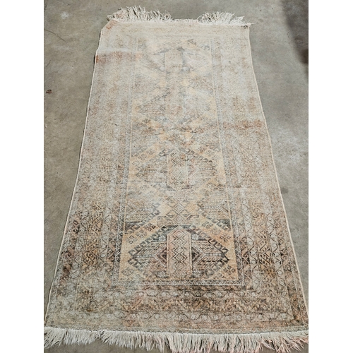 985 - Cream Fireside Rug L185cm W104cm