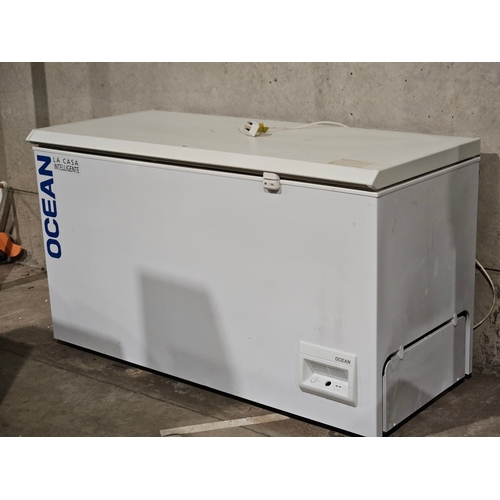 986 - Chest Freezer H87cm W151cm D70cm