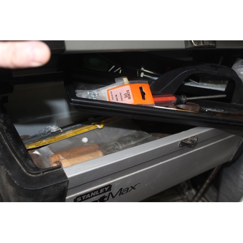 38 - LARGE ALUMINIUM TOOLBOX