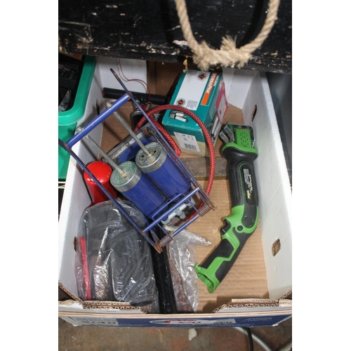 40 - BOX INC FOOT PUMPS