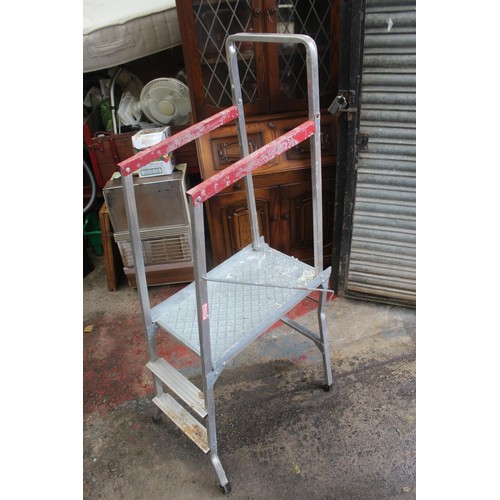 7 - FOLDING ALUMINIUM LADDER