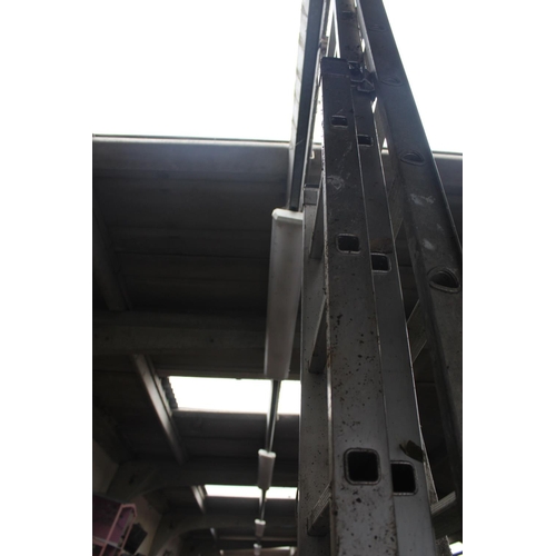 143 - DOUBLE ALUMINIUM LADDER