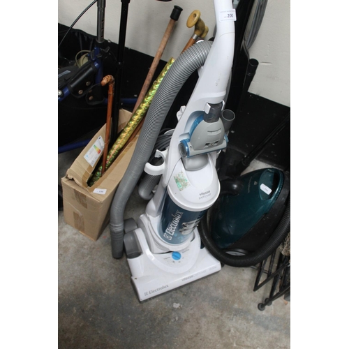 200 - WHITE ELECTROLUX VACUUM