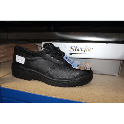 262 - SAFETY STEEL TOE SIZE 9 SHOES