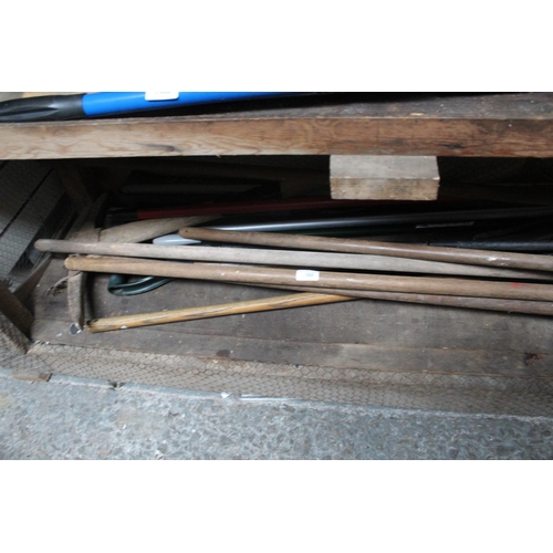 84 - LARGE QUANTITY OF GARDEN TOOLS,