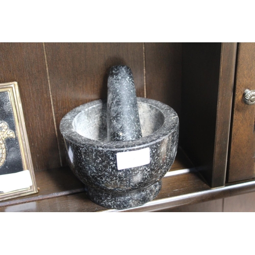 498 - PESTLE AND MORTAR