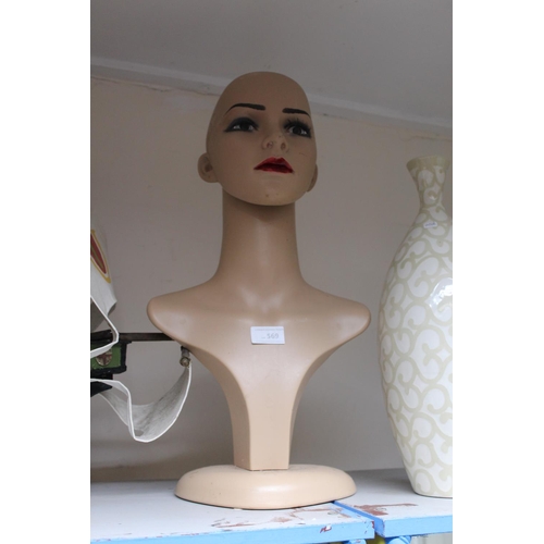 569 - MANNEQUIN HEAD