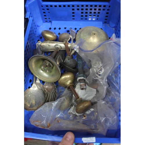 115 - BOX OF VINTAGE BRASS HANDLES AND CUTLERY