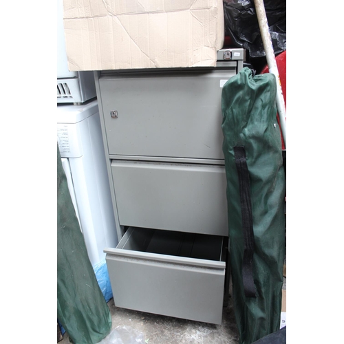 890 - METAL 3 DRAWER FILING CABINET